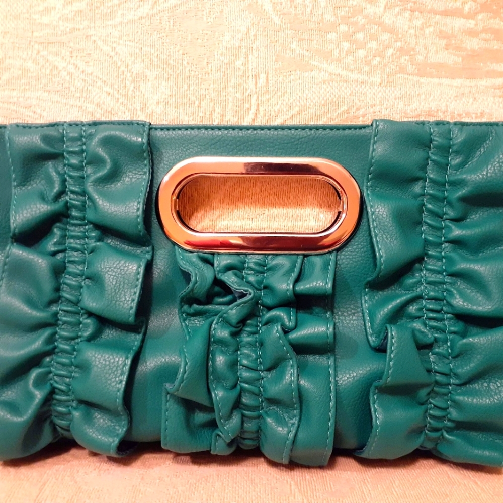 CUTE GREEN CLUTCH - Picture 1 of 3